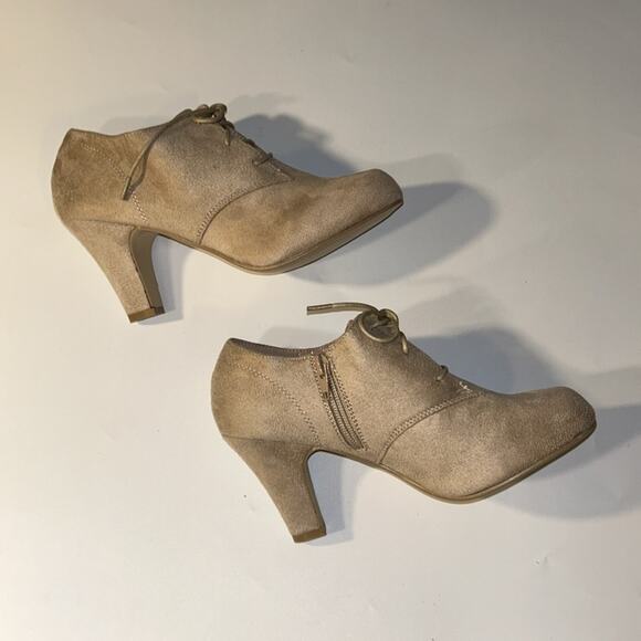 NIB Journee Collection Leona Shootie Lace Up Bootie Taupe Faux Suede Size 7 - Picture 4 of 8
